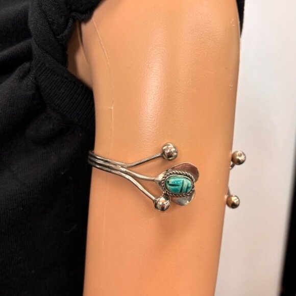 Unique Navajo Unisex Silver Open Cuff Bracelet with Turquoise Colour - Picture 3 of 14